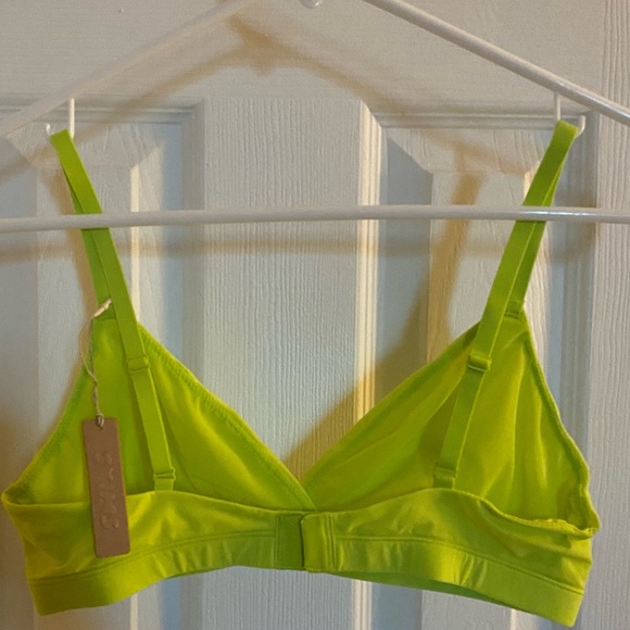 Skims Triangle Bra NWT - Picture 3 of 3